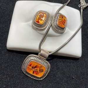 ✨Amazing Set of Necklace and Earrings✨